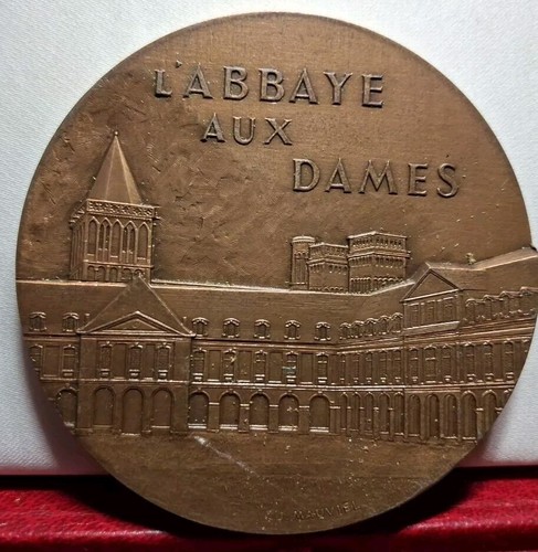 Rare abbaye aux - , dames